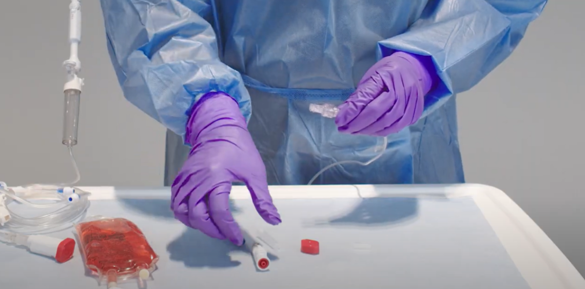 Administering a Dose using the EQUASHIELD Spike Adaptor and Female Luer Lock Connector